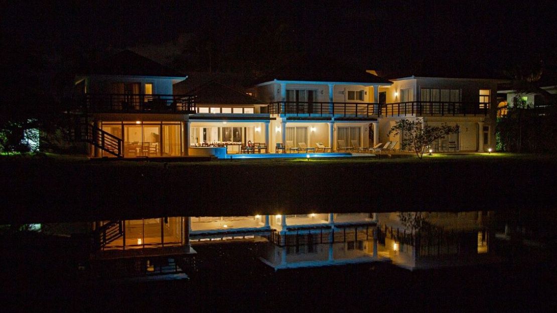 Villa junto al lago